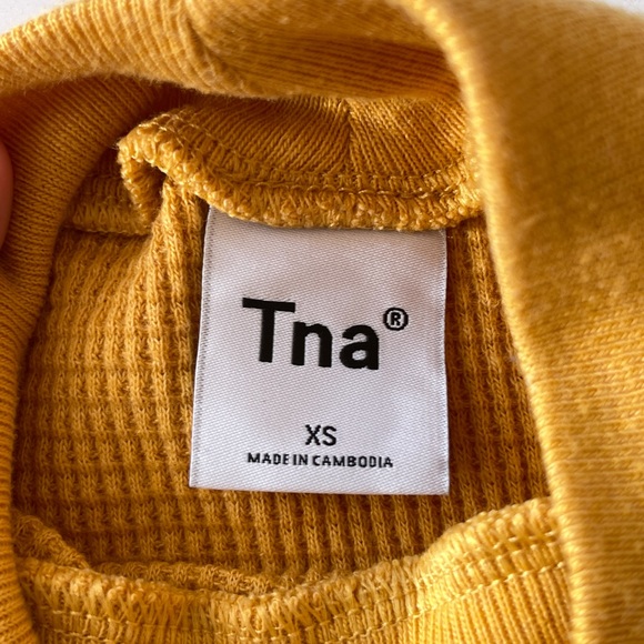 Aritzia | TNA Thermal Waffle Long Sleeve T Shirt - Picture 6 of 9